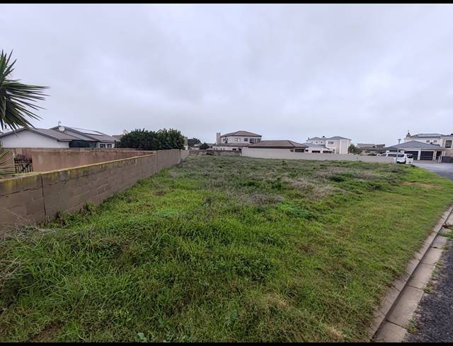 1,023M² VACANT LAND FOR SALE IN COUNTRY CLUB